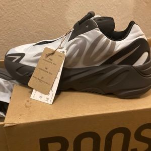 yeezy boost 700